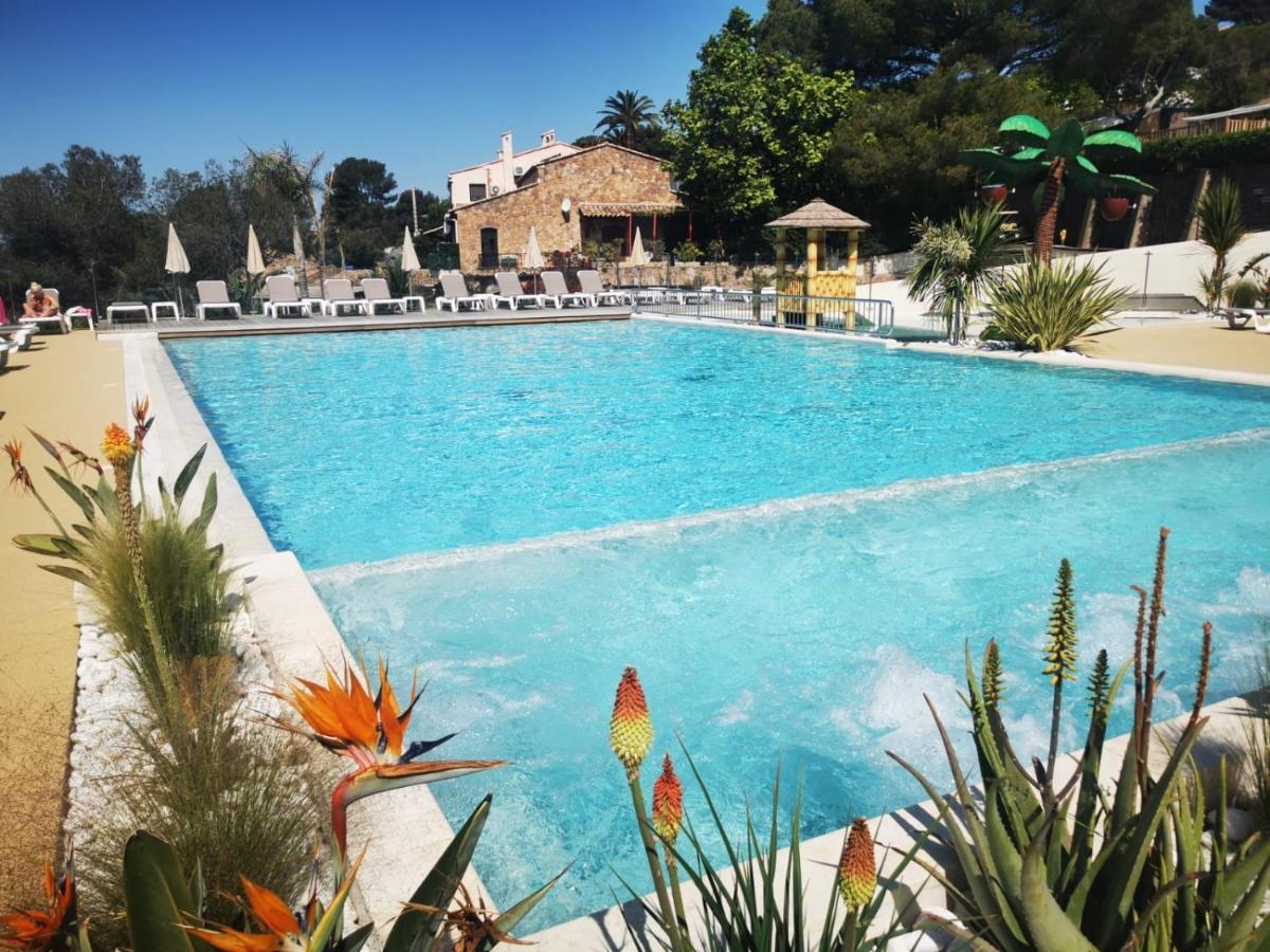Mobil Home Neuf Camping L Ile Dor Plage St Raphael Avec Piscine Saint-Raphaël Екстериор снимка